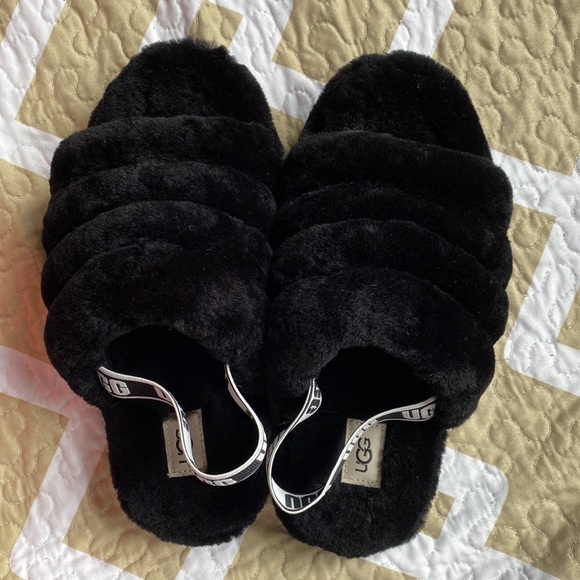Women’s UGG slipper slides - Picture 2 of 6